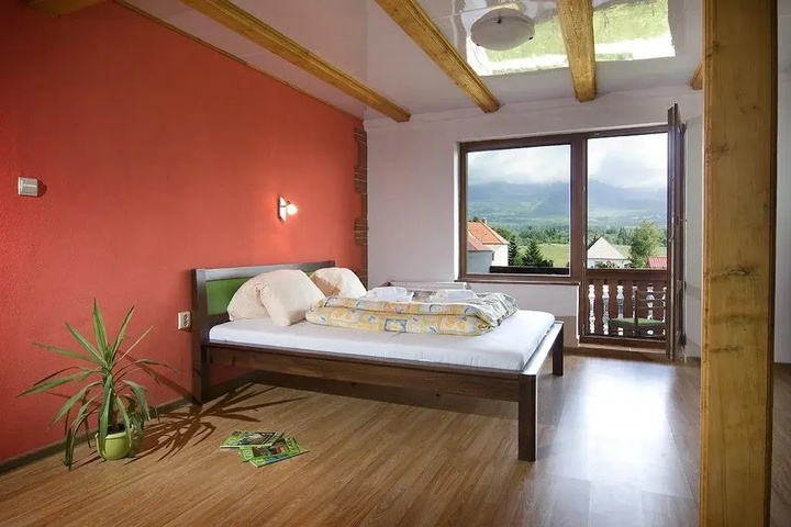 Room 4 of 12