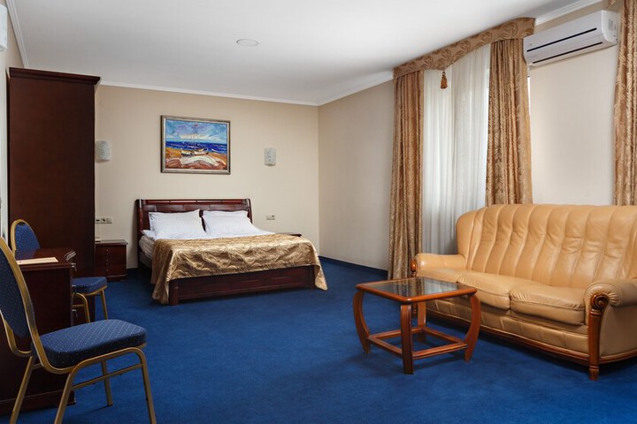 Room 12 of 51
