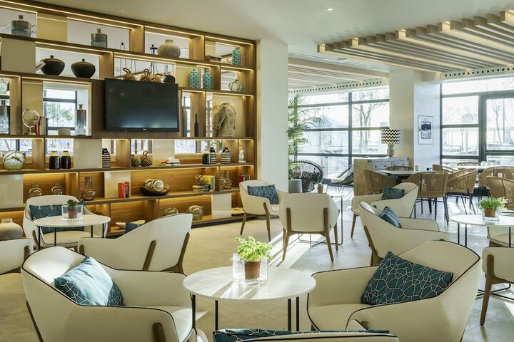 Entrance & Lobby