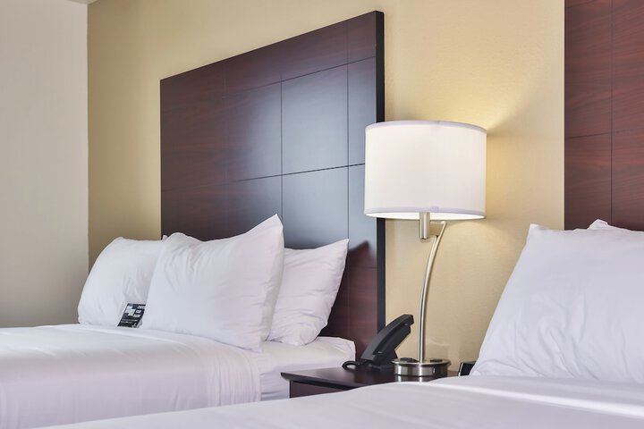 Room 2 of 64