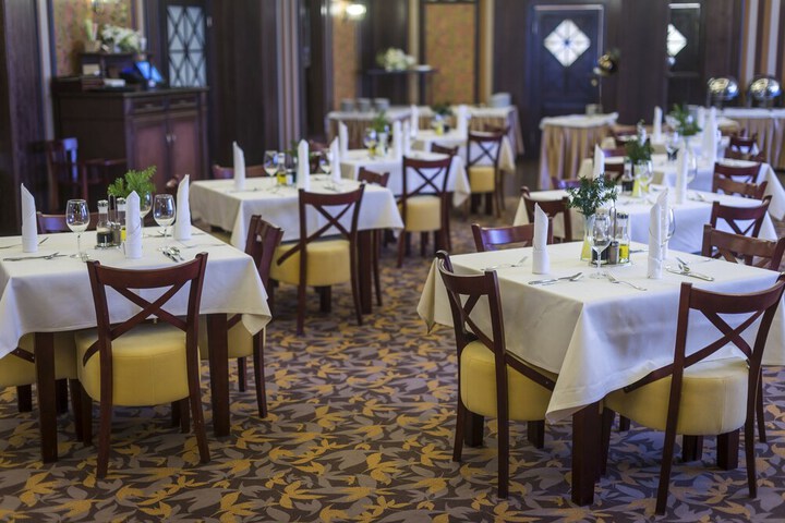 Dining 44 of 58
