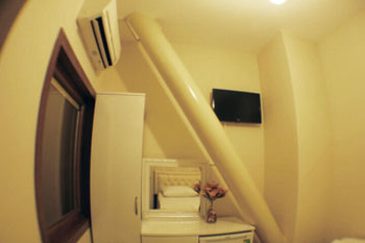 Room 4 of 53