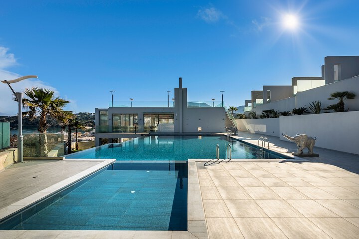 Pool 40 of 60