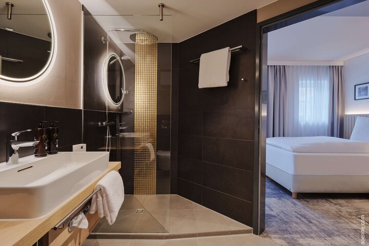 Room 16 of 29