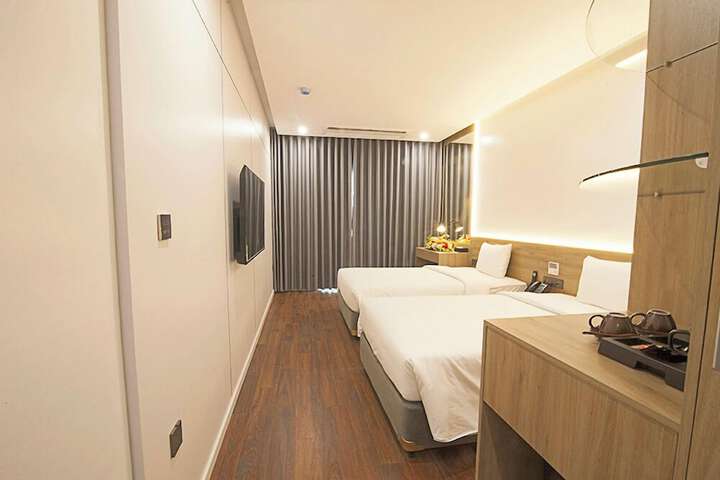 Room 13 of 28
