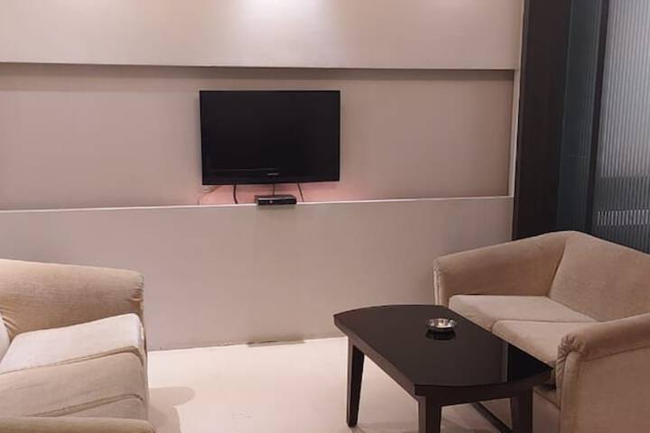Room 13 of 34