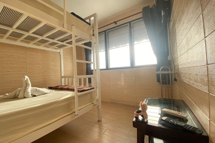 Room 4 of 18