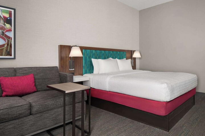 1 King Bed (16 of 22)