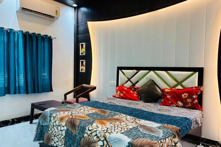 Room 2 of 31