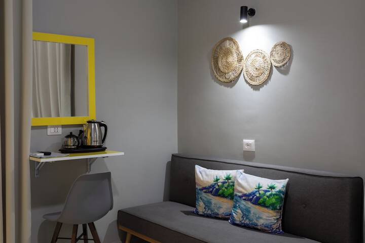 Room 6 of 90