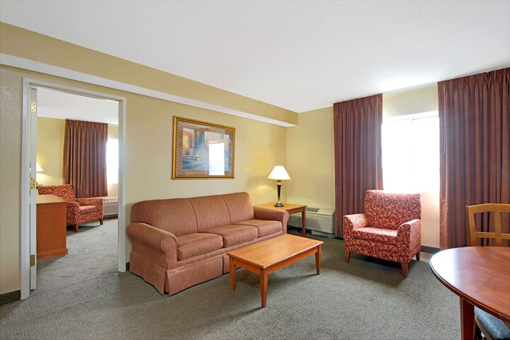1 King Bed (8 of 8)
