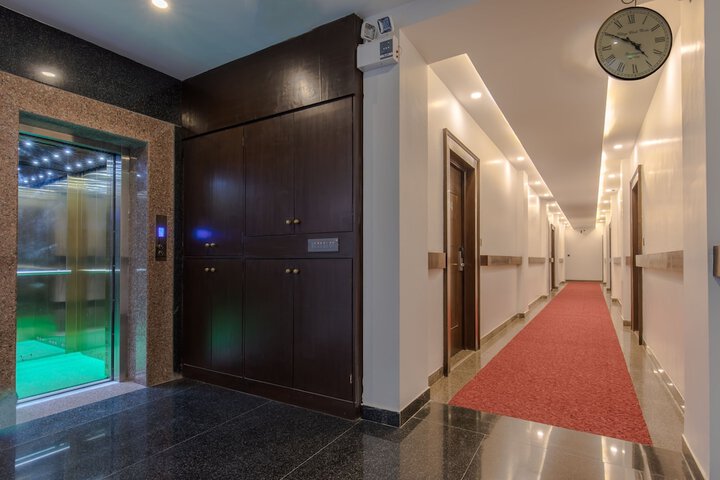 Ballroom/Hall 49 of 60