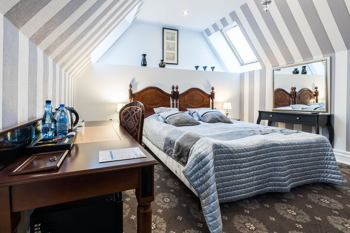 Room 16 of 72