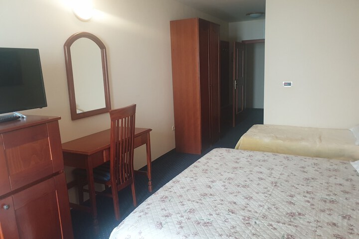 Room 6 of 35
