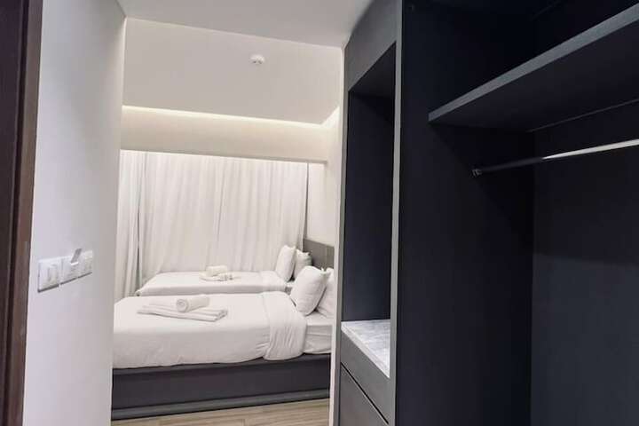 Room 8 of 21