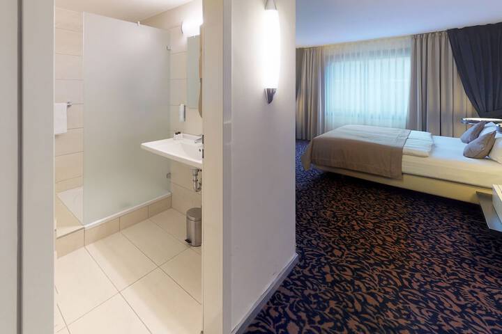 Room 16 of 92