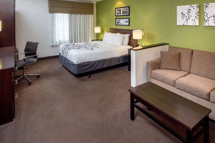 Queen Bed Accessible (2 of 14)
