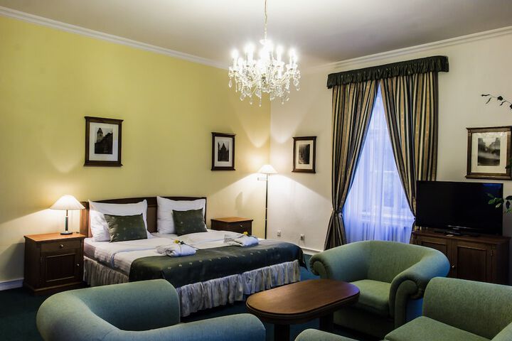 Room 50 of 90