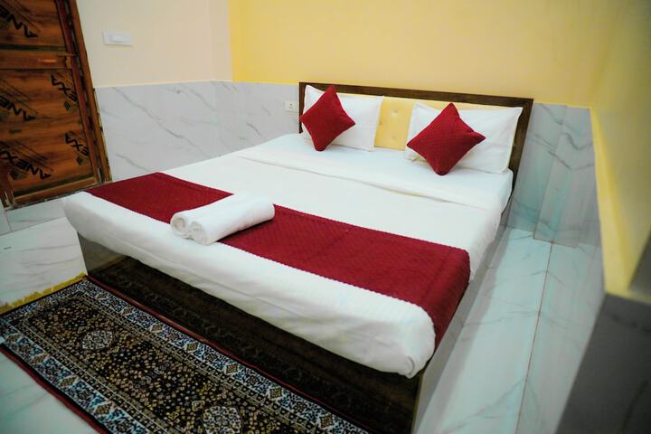 Room 12 of 33