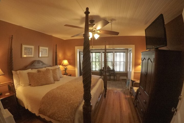 Room 2 of 53