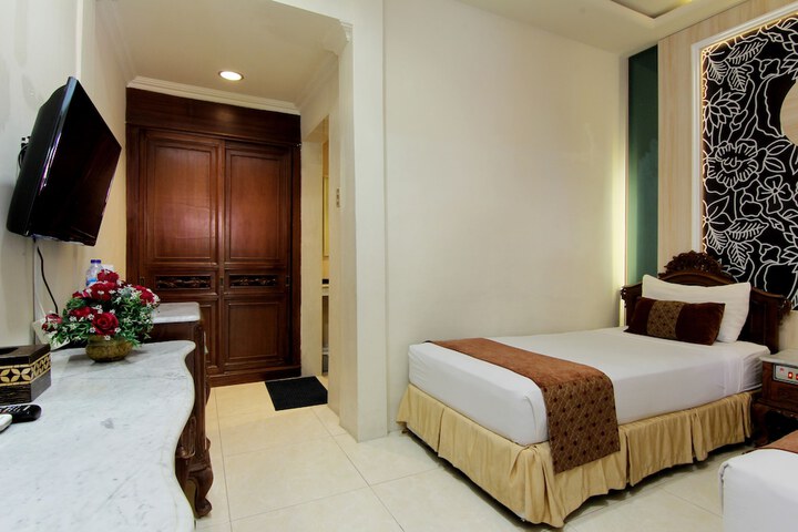 Room 2 of 57