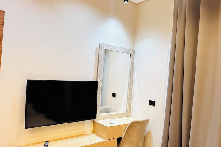 Room 27 of 147