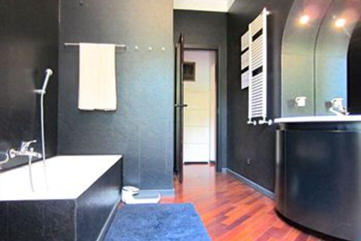 Room 5 of 123