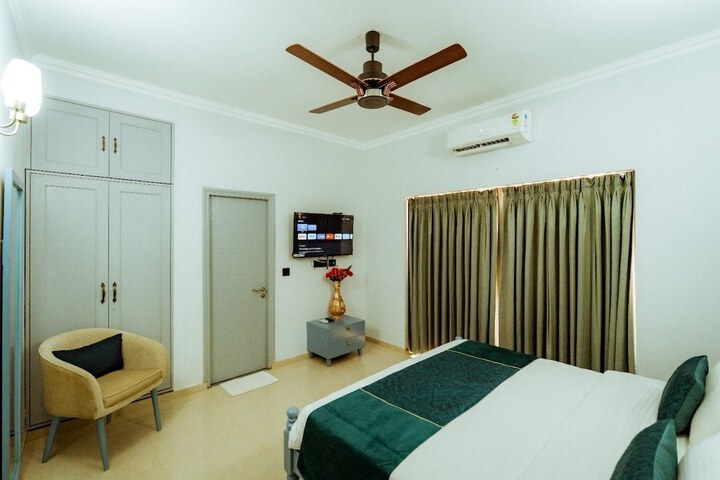 Room 3 of 28