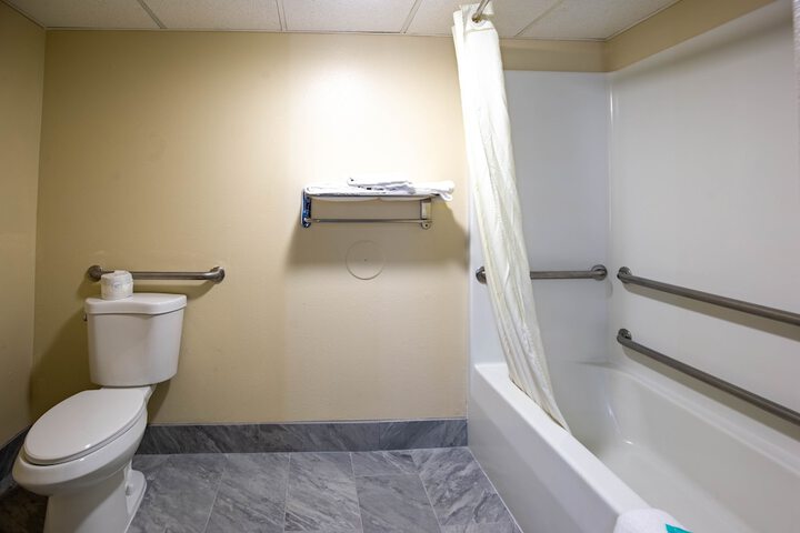 1 King Bed Business Room (2 of 16)