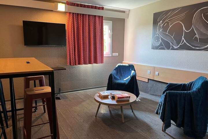 Room 28 of 80