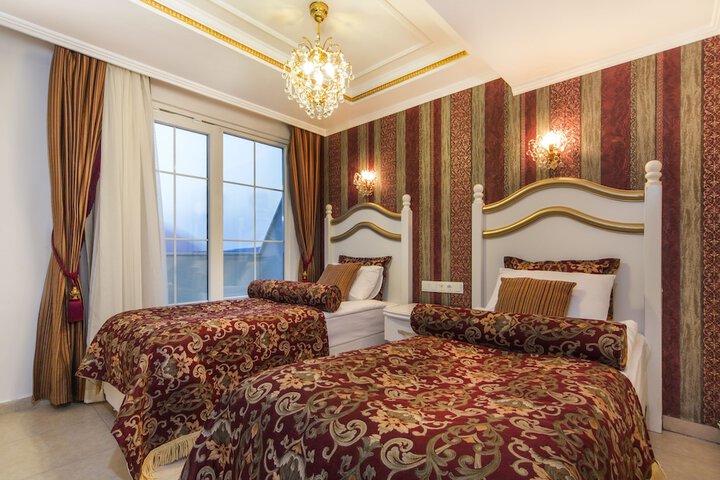 Room 10 of 141
