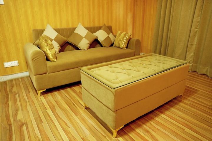 Room 14 of 27