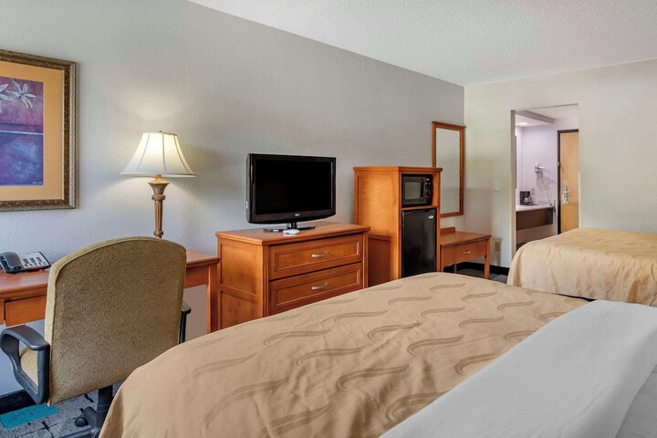 Room 10 of 30