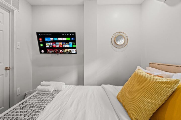 Room 4 of 33