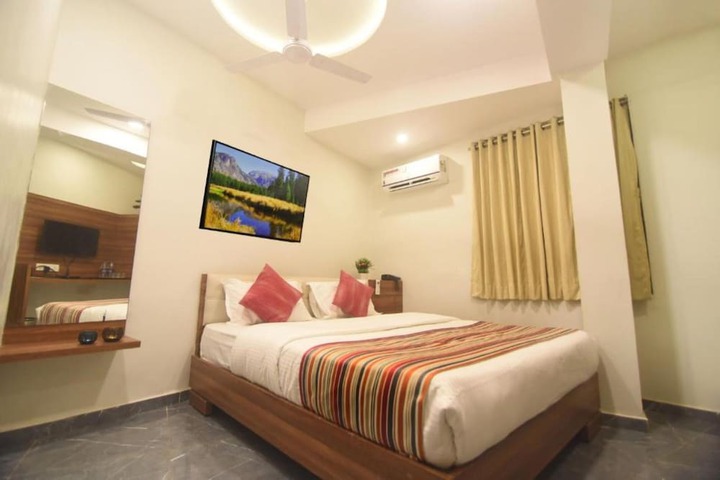 Room 4 of 15
