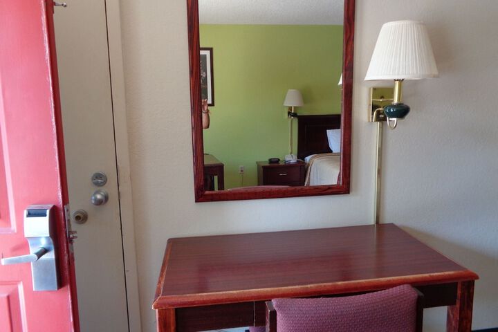 Room 17 of 44
