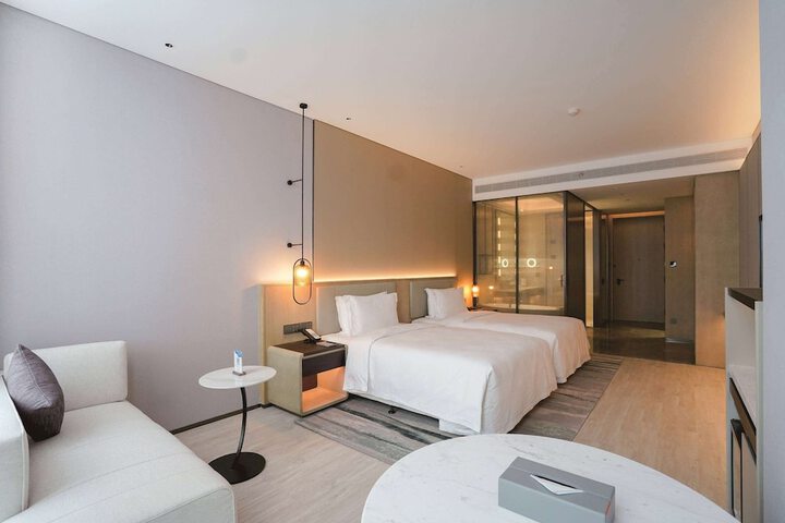 Room 10 of 84