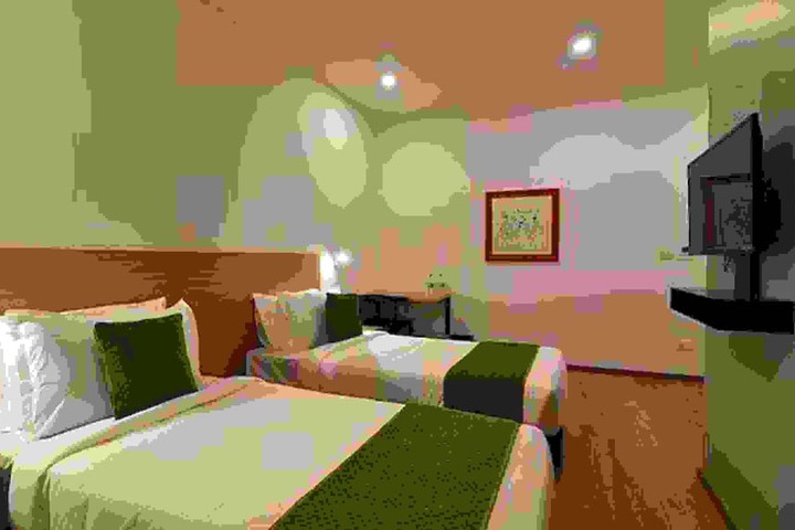 Room 11 of 16