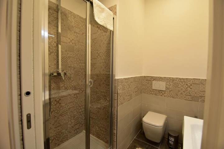 Room 16 of 25