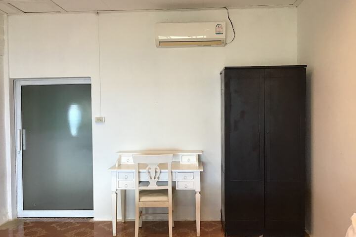 Room 4 of 70