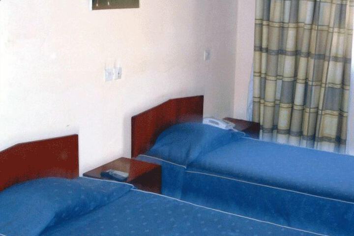Room 9 of 27