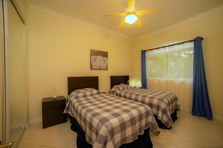 Room 10 of 12