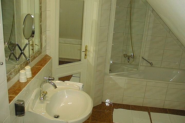 Room 9 of 22