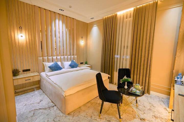 Room 3 of 33