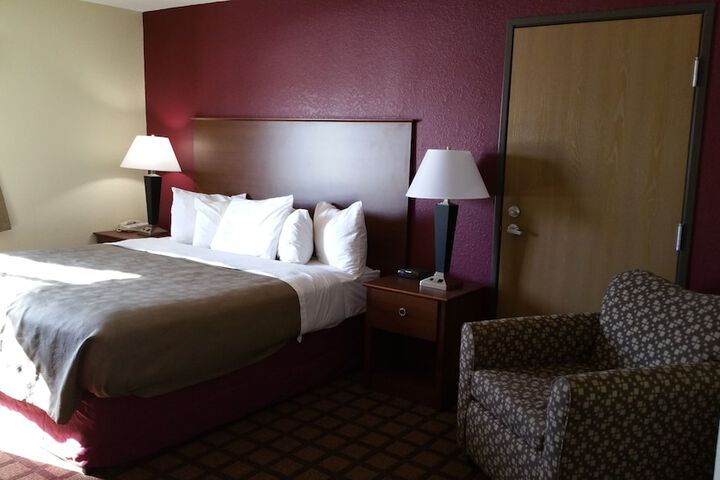 1 King Bed (25 of 25)