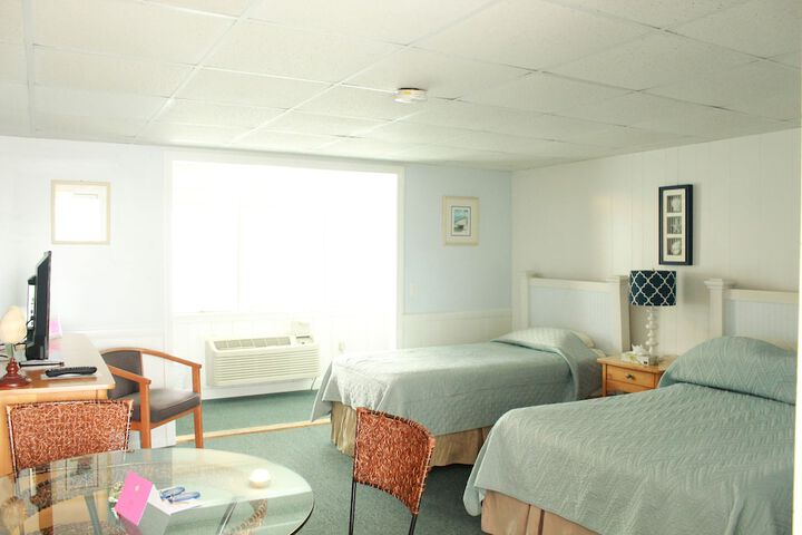 Room 25 of 230