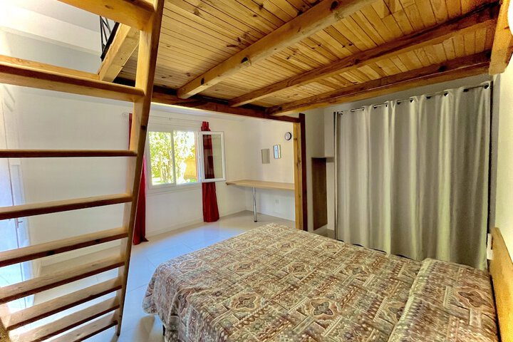 Room 4 of 63