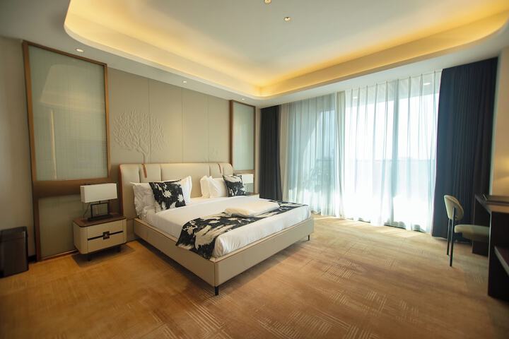 Room 52 of 148