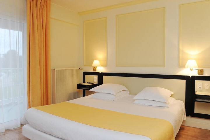 Room 4 of 63