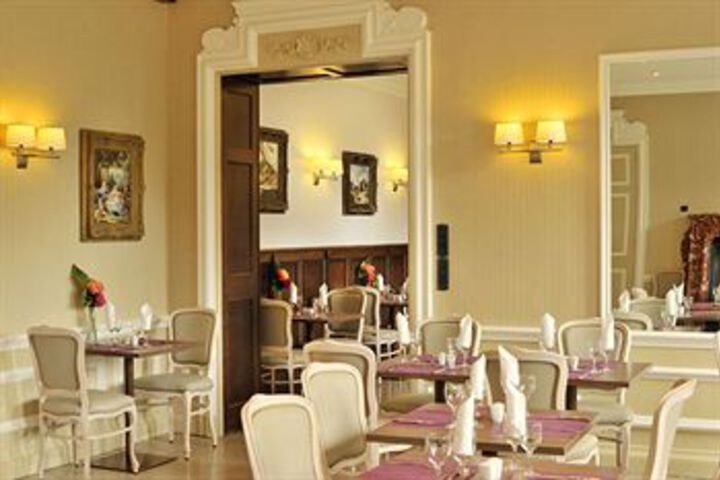 Dining 90 of 96